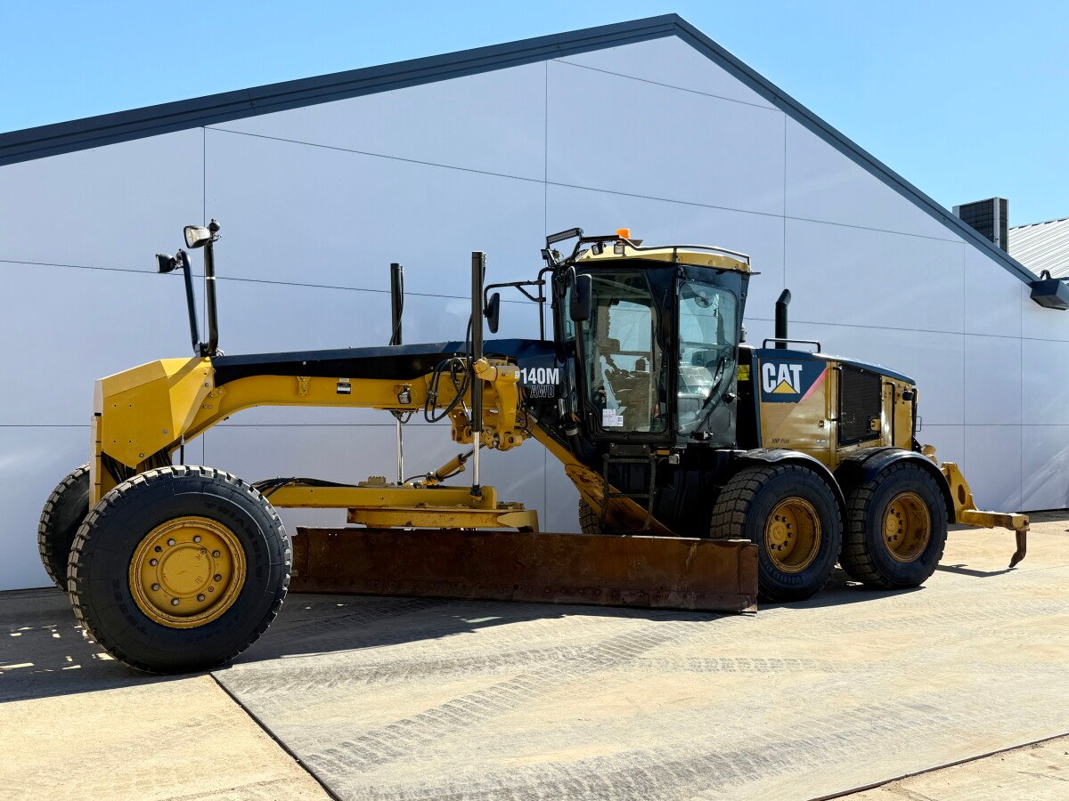 Карточка спецтехники Caterpillar из каталога Boss Machinery